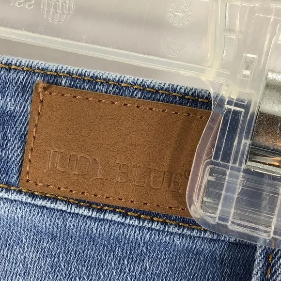 Judy Blue girlfriend fit very destroyed jeans 3/26 - Picture 8 of 12